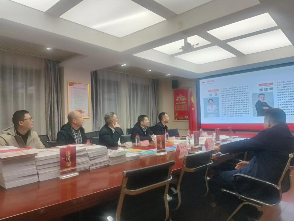 刘龙昌一行听取公司汇报 刘龙昌一行听取公司汇报