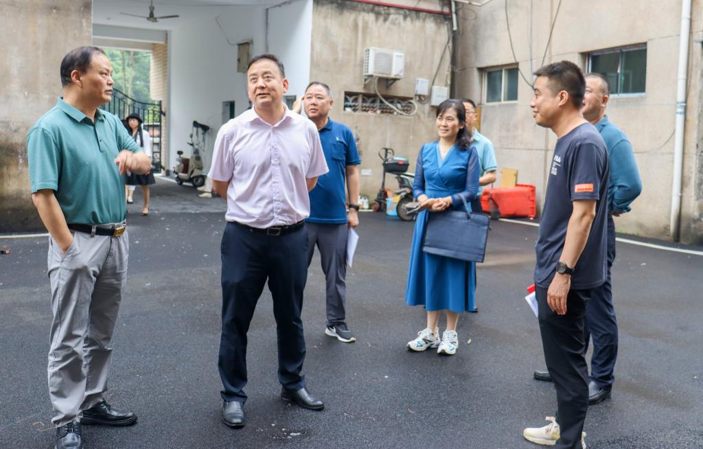 校领导调研南校区和北塘校区校产利用情况